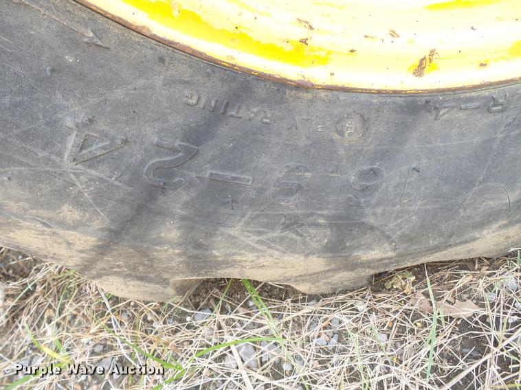 image for item DC6817 1990 John Deere 310C backhoe