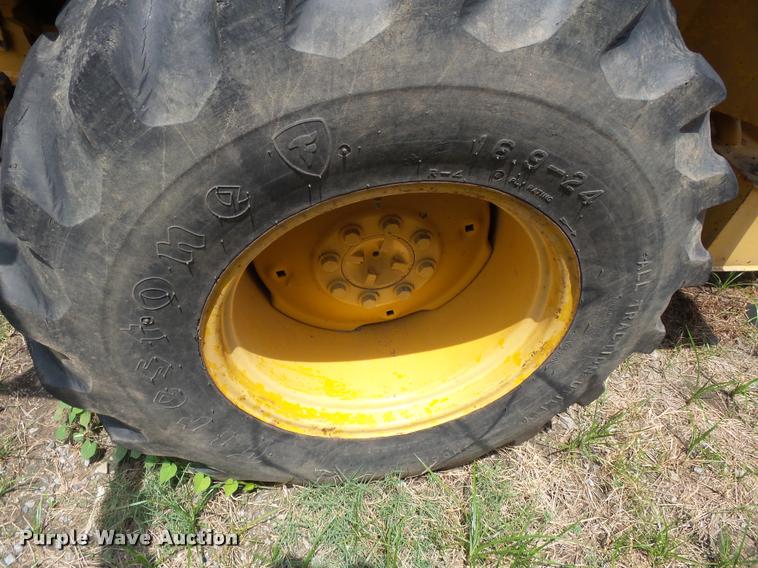 image for item DC6817 1990 John Deere 310C backhoe