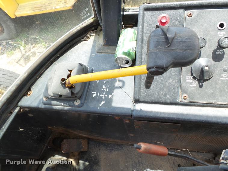 image for item DC6817 1990 John Deere 310C backhoe