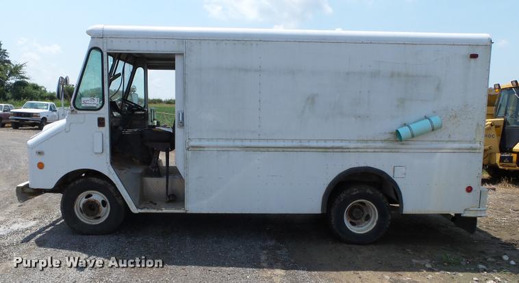 image for item DC6818 1991 Chevrolet P30 delivery van