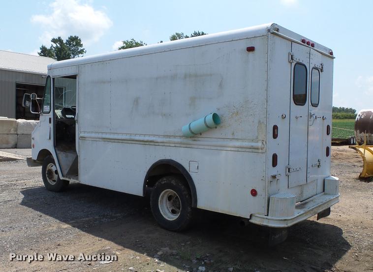 image for item DC6818 1991 Chevrolet P30 delivery van