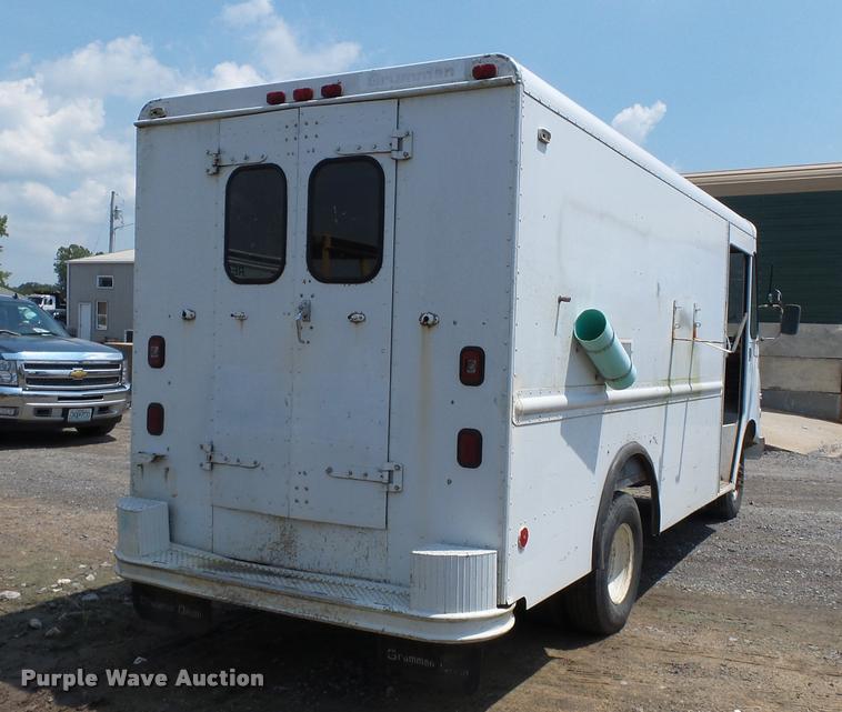 image for item DC6818 1991 Chevrolet P30 delivery van