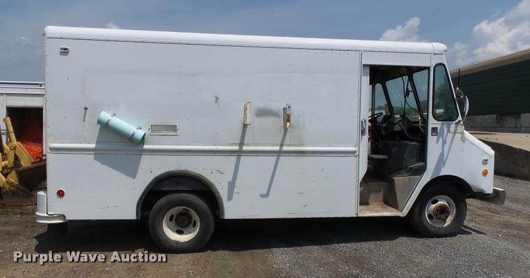 image for item DC6818 1991 Chevrolet P30 delivery van