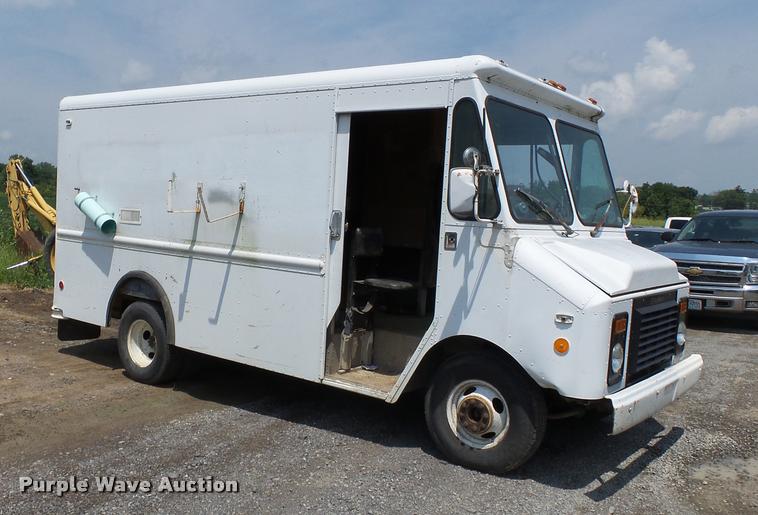 image for item DC6818 1991 Chevrolet P30 delivery van