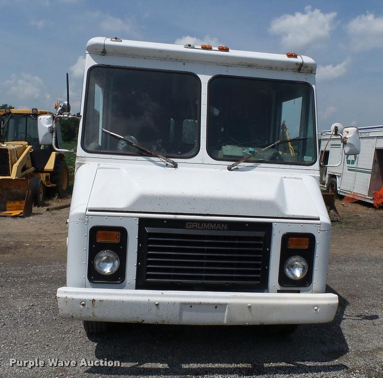 image for item DC6818 1991 Chevrolet P30 delivery van