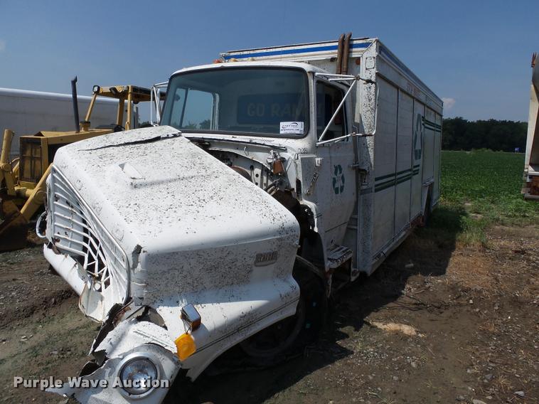 image for item DC6820 1978 Ford 700 delivery truck