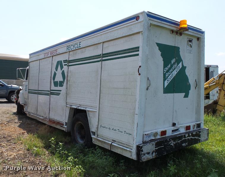 image for item DC6820 1978 Ford 700 delivery truck