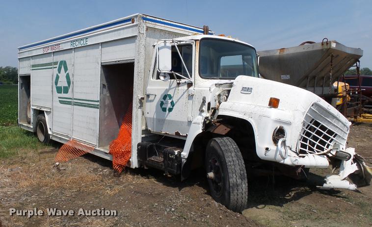 image for item DC6820 1978 Ford 700 delivery truck