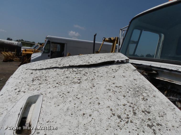 image for item DC6820 1978 Ford 700 delivery truck