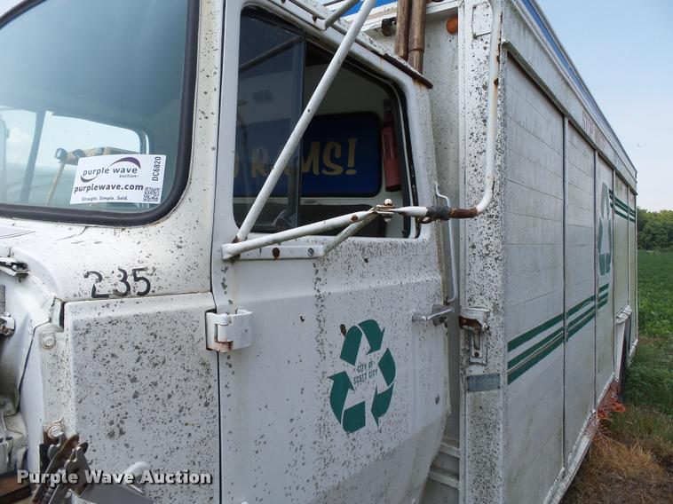 image for item DC6820 1978 Ford 700 delivery truck