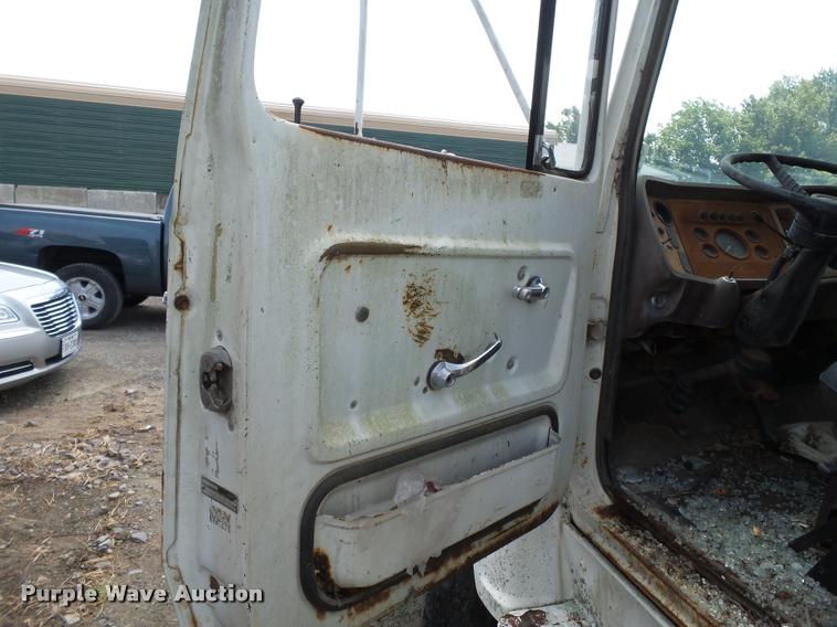 image for item DC6820 1978 Ford 700 delivery truck