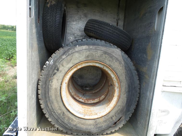 image for item DC6820 1978 Ford 700 delivery truck