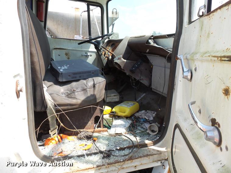 image for item DC6820 1978 Ford 700 delivery truck