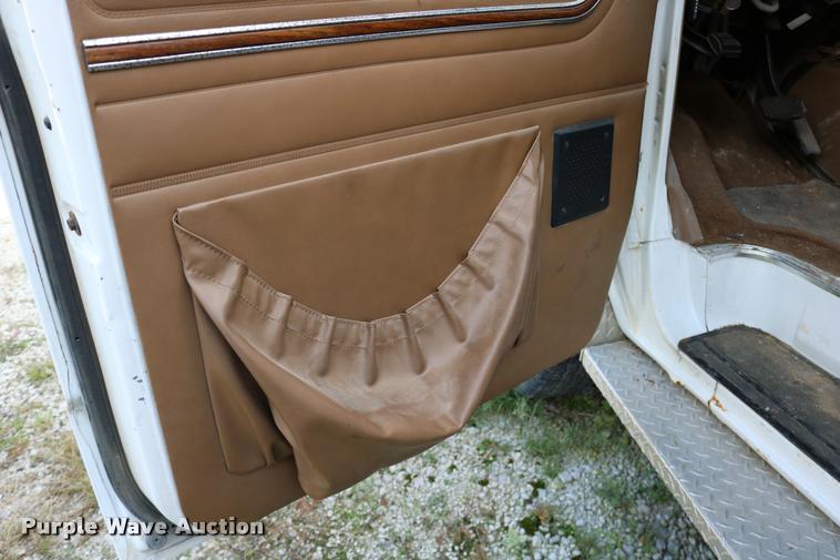 image for item DD0182 1988 Ford Econoline E350 ambulance