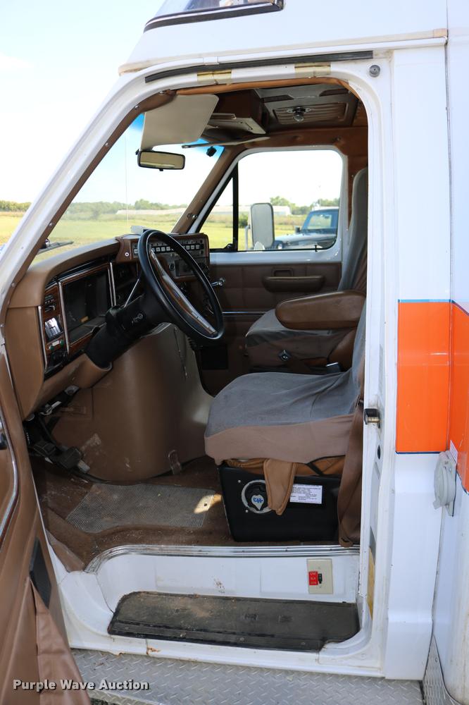 image for item DD0182 1988 Ford Econoline E350 ambulance