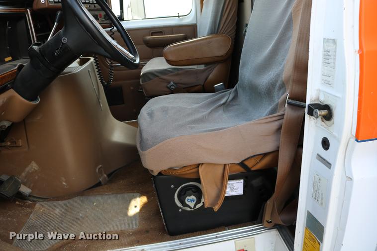 image for item DD0182 1988 Ford Econoline E350 ambulance