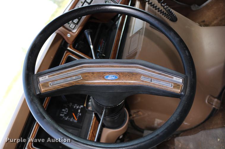 image for item DD0182 1988 Ford Econoline E350 ambulance