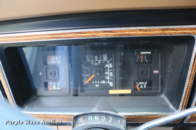 image for item DD0182 1988 Ford Econoline E350 ambulance