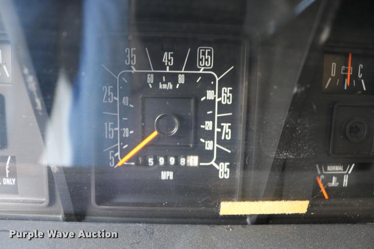 image for item DD0182 1988 Ford Econoline E350 ambulance