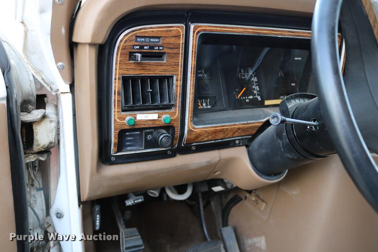 image for item DD0182 1988 Ford Econoline E350 ambulance