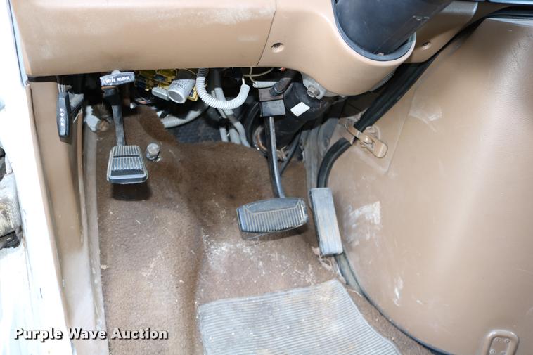 image for item DD0182 1988 Ford Econoline E350 ambulance