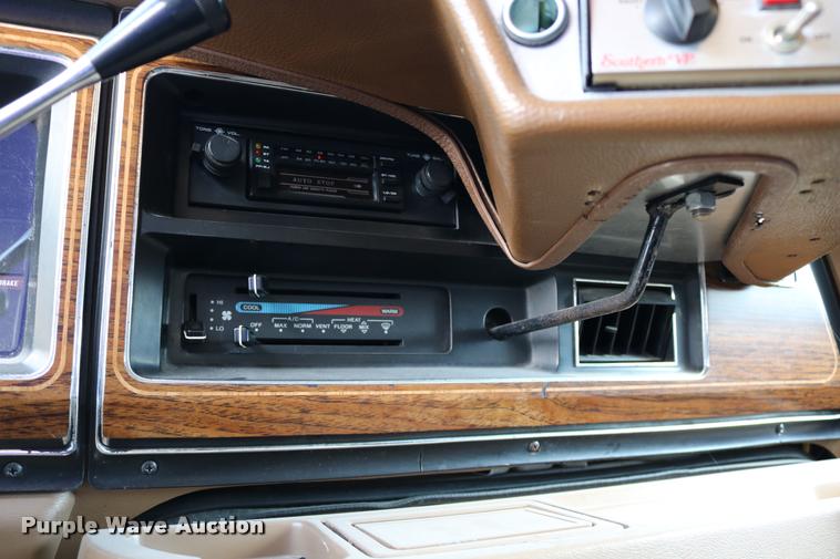 image for item DD0182 1988 Ford Econoline E350 ambulance