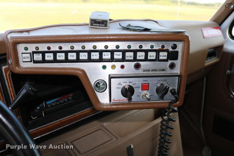 image for item DD0182 1988 Ford Econoline E350 ambulance