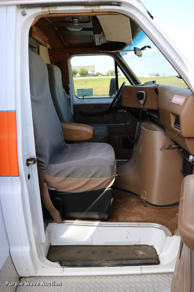 image for item DD0182 1988 Ford Econoline E350 ambulance