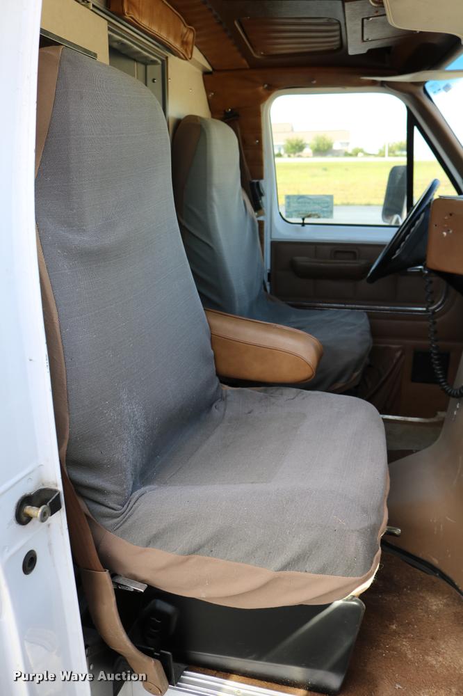 image for item DD0182 1988 Ford Econoline E350 ambulance