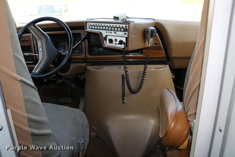 image for item DD0182 1988 Ford Econoline E350 ambulance