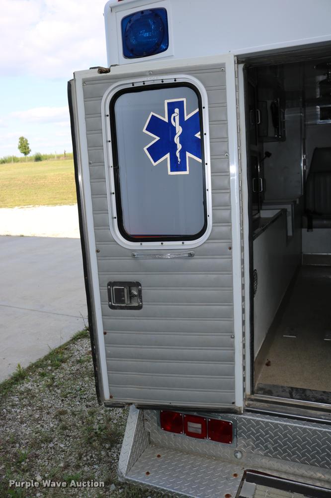 image for item DD0182 1988 Ford Econoline E350 ambulance