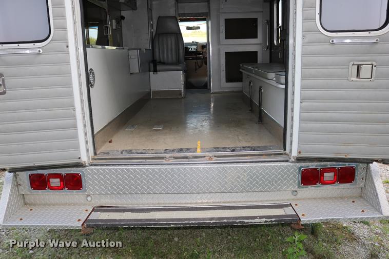 image for item DD0182 1988 Ford Econoline E350 ambulance
