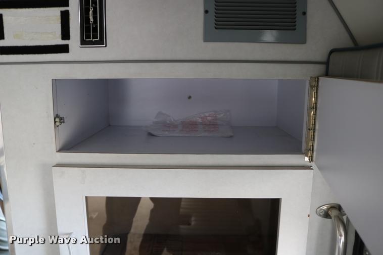 image for item DD0182 1988 Ford Econoline E350 ambulance