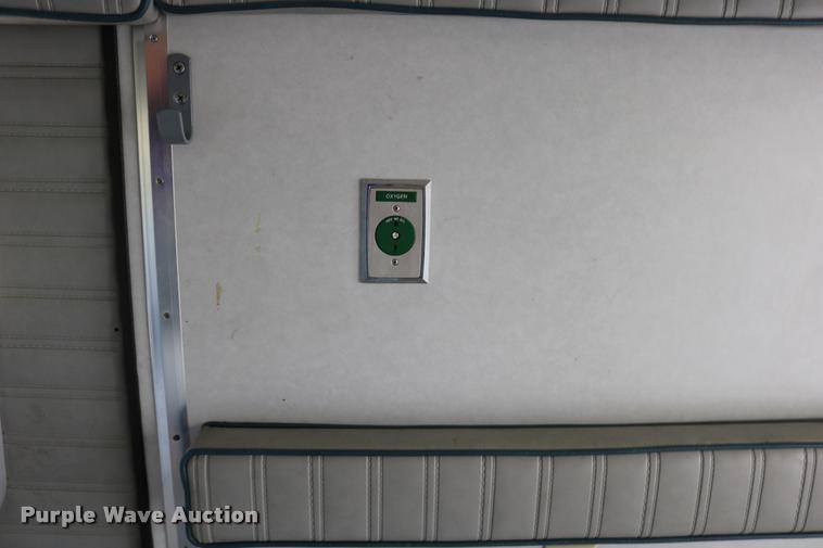 image for item DD0182 1988 Ford Econoline E350 ambulance