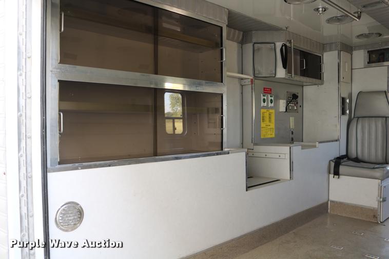 image for item DD0182 1988 Ford Econoline E350 ambulance