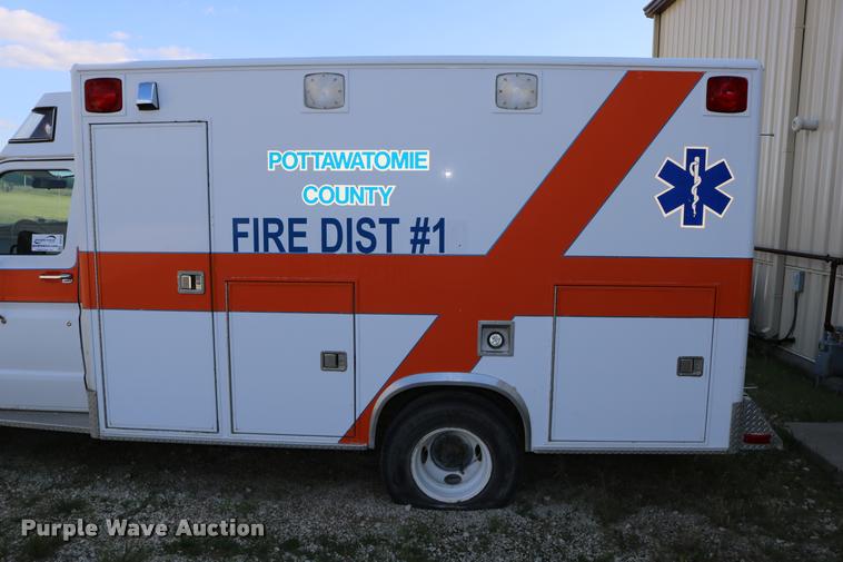 image for item DD0182 1988 Ford Econoline E350 ambulance