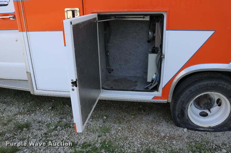 image for item DD0182 1988 Ford Econoline E350 ambulance