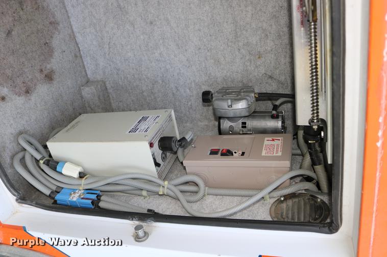 image for item DD0182 1988 Ford Econoline E350 ambulance