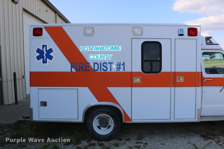 image for item DD0182 1988 Ford Econoline E350 ambulance