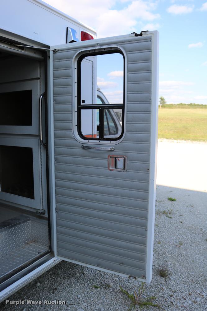 image for item DD0182 1988 Ford Econoline E350 ambulance