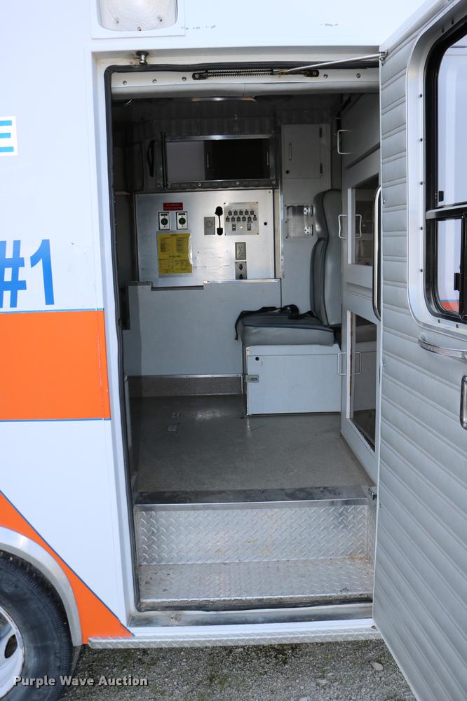 image for item DD0182 1988 Ford Econoline E350 ambulance