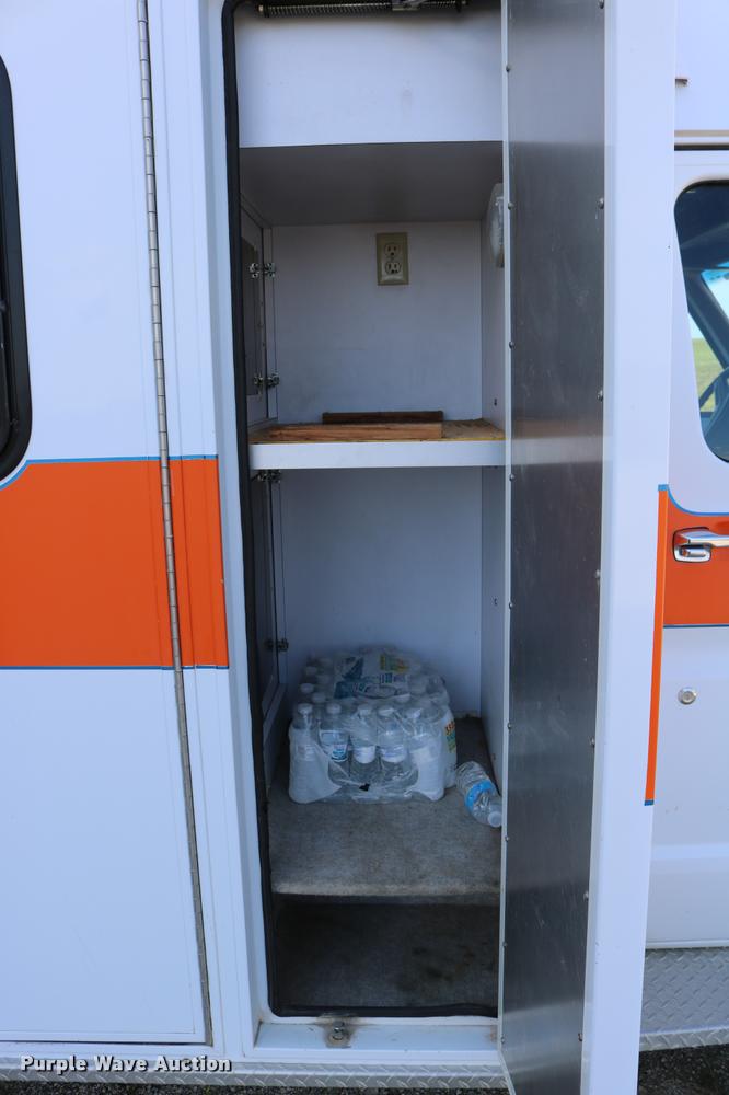 image for item DD0182 1988 Ford Econoline E350 ambulance