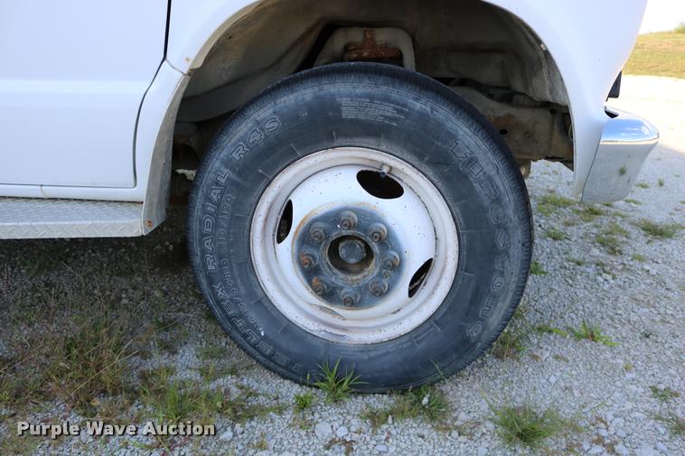 image for item DD0182 1988 Ford Econoline E350 ambulance