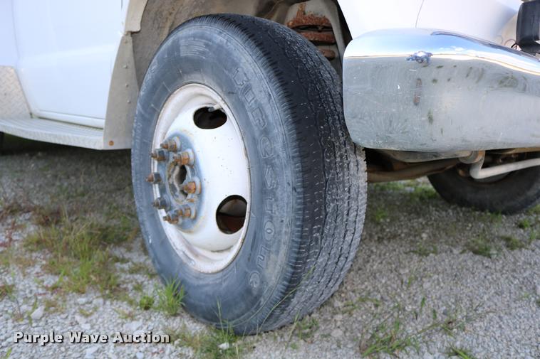 image for item DD0182 1988 Ford Econoline E350 ambulance