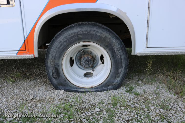 image for item DD0182 1988 Ford Econoline E350 ambulance