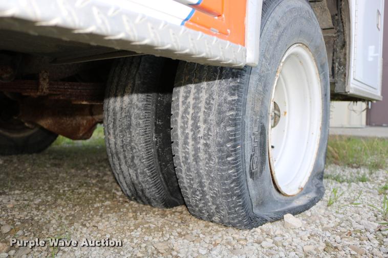 image for item DD0182 1988 Ford Econoline E350 ambulance