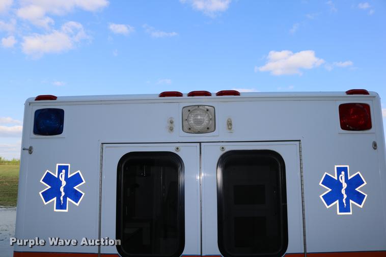 image for item DD0182 1988 Ford Econoline E350 ambulance