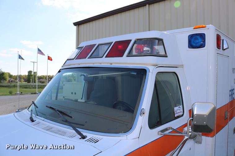 image for item DD0182 1988 Ford Econoline E350 ambulance