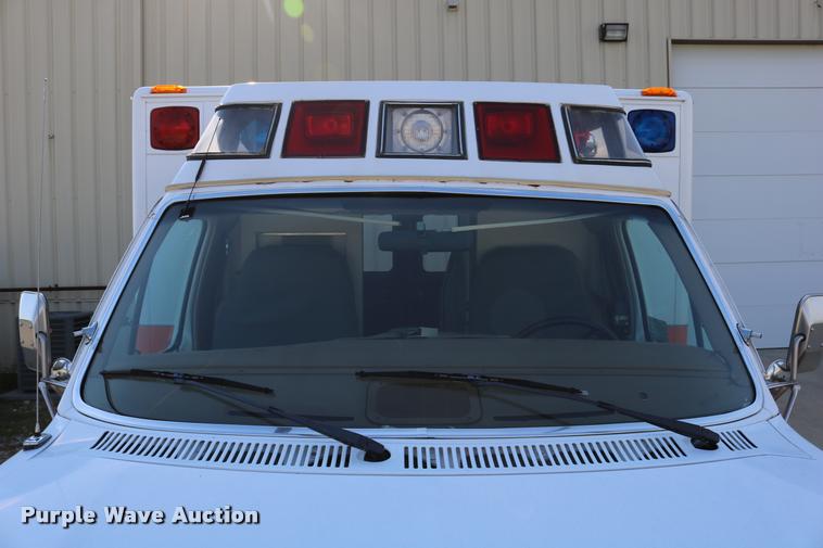 image for item DD0182 1988 Ford Econoline E350 ambulance