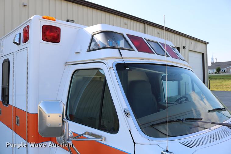 image for item DD0182 1988 Ford Econoline E350 ambulance